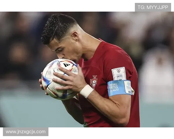 加纳足球传奇人物揭秘：他们如何在国际舞台上闪耀光芒