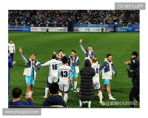 足球明星专用足球的特点与选择指南揭秘