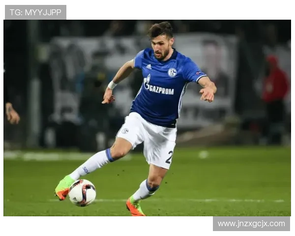 深入解析足球明星球员形象与风格的视觉表现与影响力 深入解析足球明星球员形象与风格的视觉表现与影响力