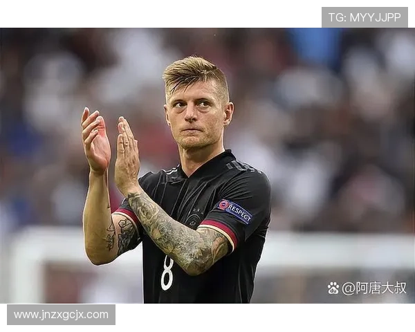 足球巨星告别赛场最后一战回顾与感动瞬间的传奇旅程 足球巨星告别赛场最后一战回顾与感动瞬间的传奇旅程