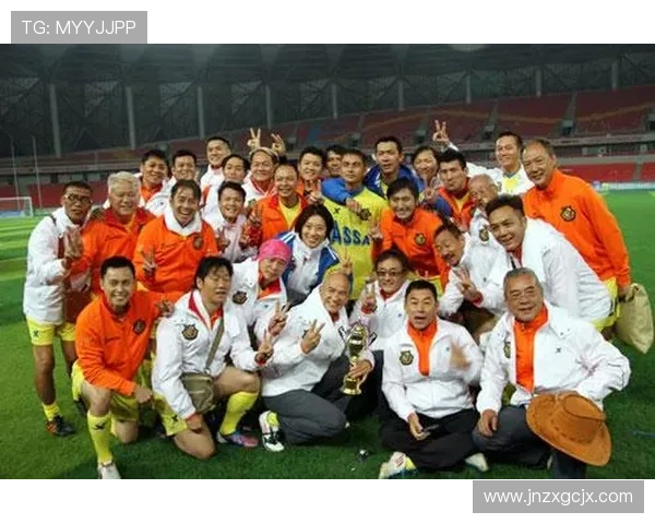 足球场上的青春风采盘点那些帅气足球明星的合照瞬间